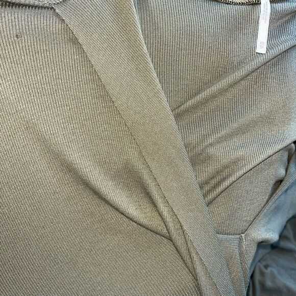 Free People Womens XS Uptown Turtleneck Top Olive Green Ribbed Stretchy Knit - Picture 7 of 7